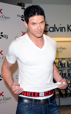 Kellan Lutz : kellan-lutz-1423788543.jpg