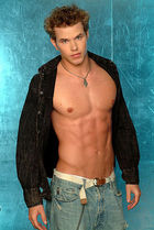 Kellan Lutz : kellanlutz_1226683816.jpg