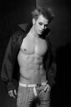 Kellan Lutz : kellanlutz_1243437992.jpg