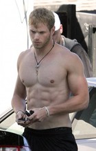 Kellan Lutz : kellanlutz_1292091354.jpg