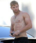 Kellan Lutz : kellanlutz_1292091397.jpg