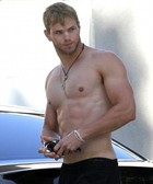 Kellan Lutz : kellanlutz_1292091410.jpg