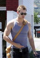 Kellan Lutz : kellanlutz_1294354899.jpg