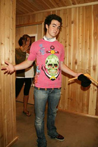 Kevin Jonas : kevinjonas_1221990311.jpg