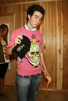 Kevin Jonas : kevinjonas_1221990313.jpg