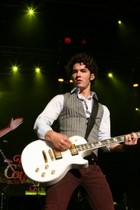 Kevin Jonas : kevinjonas_1221990341.jpg