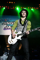 Kevin Jonas : kevinjonas_1221990404.jpg