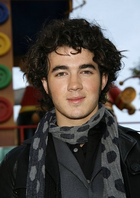 Kevin Jonas : kevinjonas_1221990421.jpg