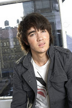 Kevin Jonas : kevinjonas_1221991455.jpg