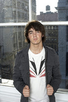 Kevin Jonas : kevinjonas_1221991456.jpg