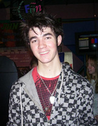 Kevin Jonas : kevinjonas_1221991714.jpg