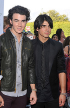 Kevin Jonas : kevinjonas_1222070011.jpg