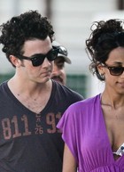 Kevin Jonas : kevinjonas_1262026793.jpg