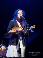 Kina Grannis : kinagrannis_1265665562.jpg