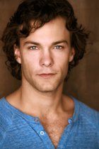 Kyle Schmid : kyle-schmid-1314575616.jpg