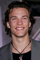 Kyle Schmid : kyle-schmid-1334072744.jpg