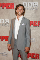 Kyle Schmid : kyle-schmid-1352850885.jpg