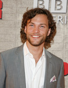 Kyle Schmid : kyle-schmid-1352850891.jpg