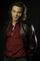 Kyle Schmid : kyle-schmid-1354216135.jpg