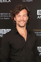 Kyle Schmid : kyle-schmid-1354236796.jpg