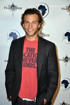 Kyle Schmid : kyle-schmid-1354236804.jpg