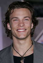 Kyle Schmid : kyle-schmid-1354236809.jpg