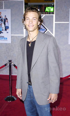 Kyle Schmid : kyle-schmid-1359552224.jpg