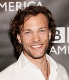 Kyle Schmid : kyle-schmid-1409850315.jpg