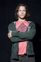 Kyle Schmid : kyle-schmid-1409850336.jpg