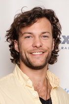 Kyle Schmid : kyle-schmid-1420910596.jpg