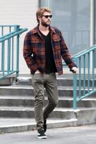 Liam Hemsworth : liam-hemsworth-1365968549.jpg