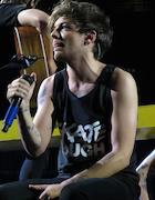 Louis Tomlinson : louis-tomlinson-1448851658.jpg