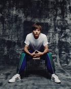 Louis Tomlinson : louis-tomlinson-1649878394.jpg