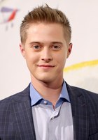 Lucas Grabeel : lucas-grabeel-1389907099.jpg