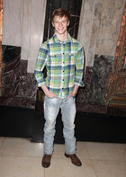 Lucas Till : lucas-till-1323222469.jpg