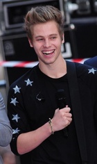 Luke Hemmings : luke-hemmings-1635464294.jpg