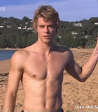 Luke Mitchell : luke-mitchell-1423509275.jpg