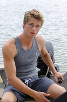 Luke Mitchell : luke-mitchell-1423509335.jpg