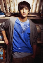 Luke Pasqualino : lukepasqualino_1252995442.jpg