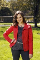 Mary Mouser : mary-mouser-1384196155.jpg