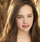 Mary Mouser : mary-mouser-1384196371.jpg