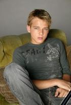 Max Thieriot : TI4U_u1141602263.jpg