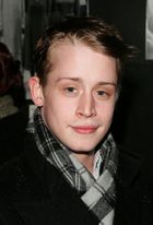 Macaulay Culkin : macaulay-culkin-1313591457.jpg