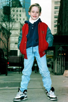 Macaulay Culkin : macaulay-culkin-1314640831.jpg