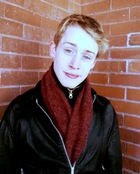 Macaulay Culkin : macaulay-culkin-1319659704.jpg