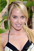 Megan Park : meganpark_1256086171.jpg