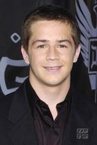 Michael Angarano : 016b_michaelangarano_lordsofdogtownpr.jpg