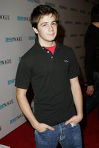 Michael Angarano : TI4U_u1143350431.jpg