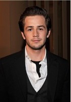 Michael Angarano : michael_angarano_1214852354.jpg