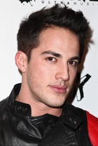 Michael Trevino : michael-trevino-1406306930.jpg